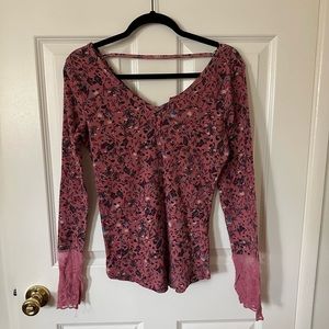Pretty long sleeve blouse With lace at wrists